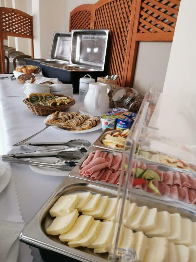 Hotel Poludnica Липтовский Микулаш Экстерьер фото