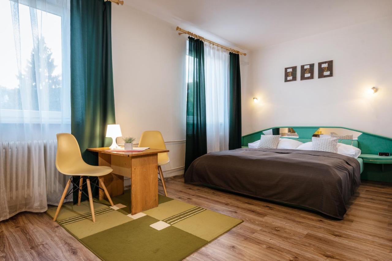 Hotel Poludnica Липтовский Микулаш Экстерьер фото